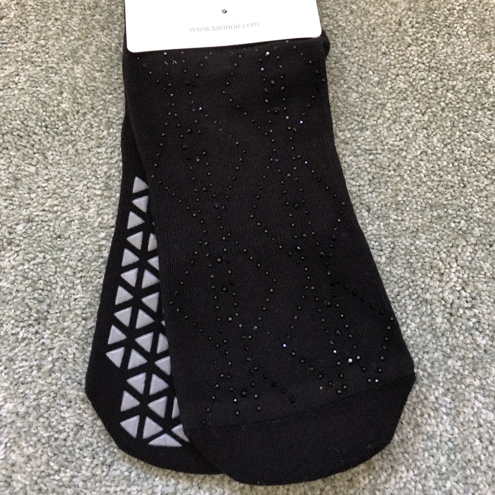 ✨Tavi Noir✨ Grip Socks